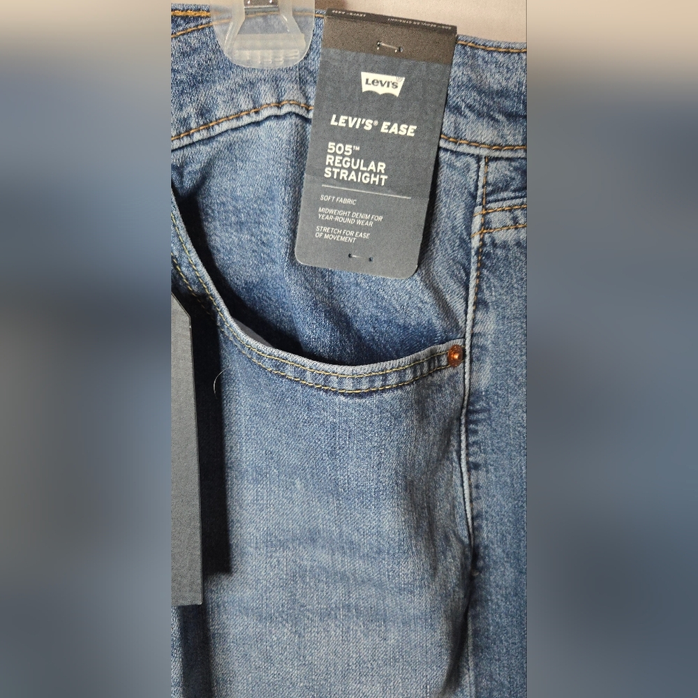 NWT Levi's Ease 505 Regular Straight Medium Wash Mens 34x34 Denim Jeans - Picture 2 of 6